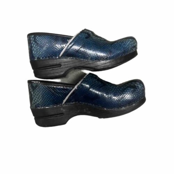 Dansko Size 40 Professional Slip On Clogs Blue/Green Reptile Animal Print - Picture 6 of 7